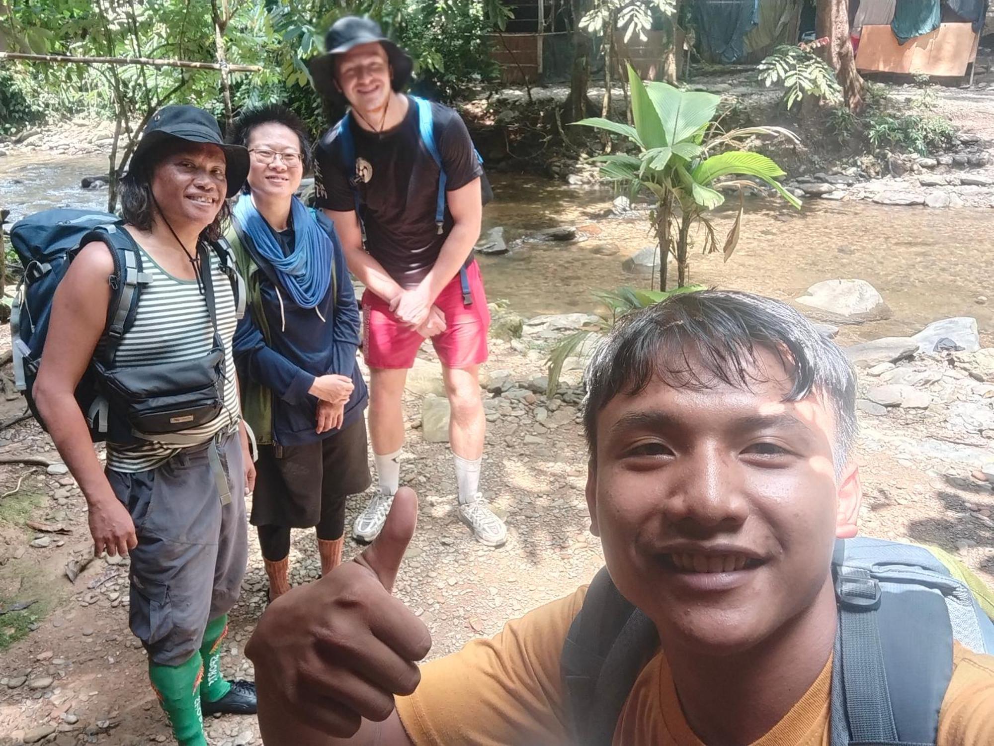 Jhony'S Backpacker-Guest House Only Stay Here Book Treking With Us Bukit Lawang Exterior foto