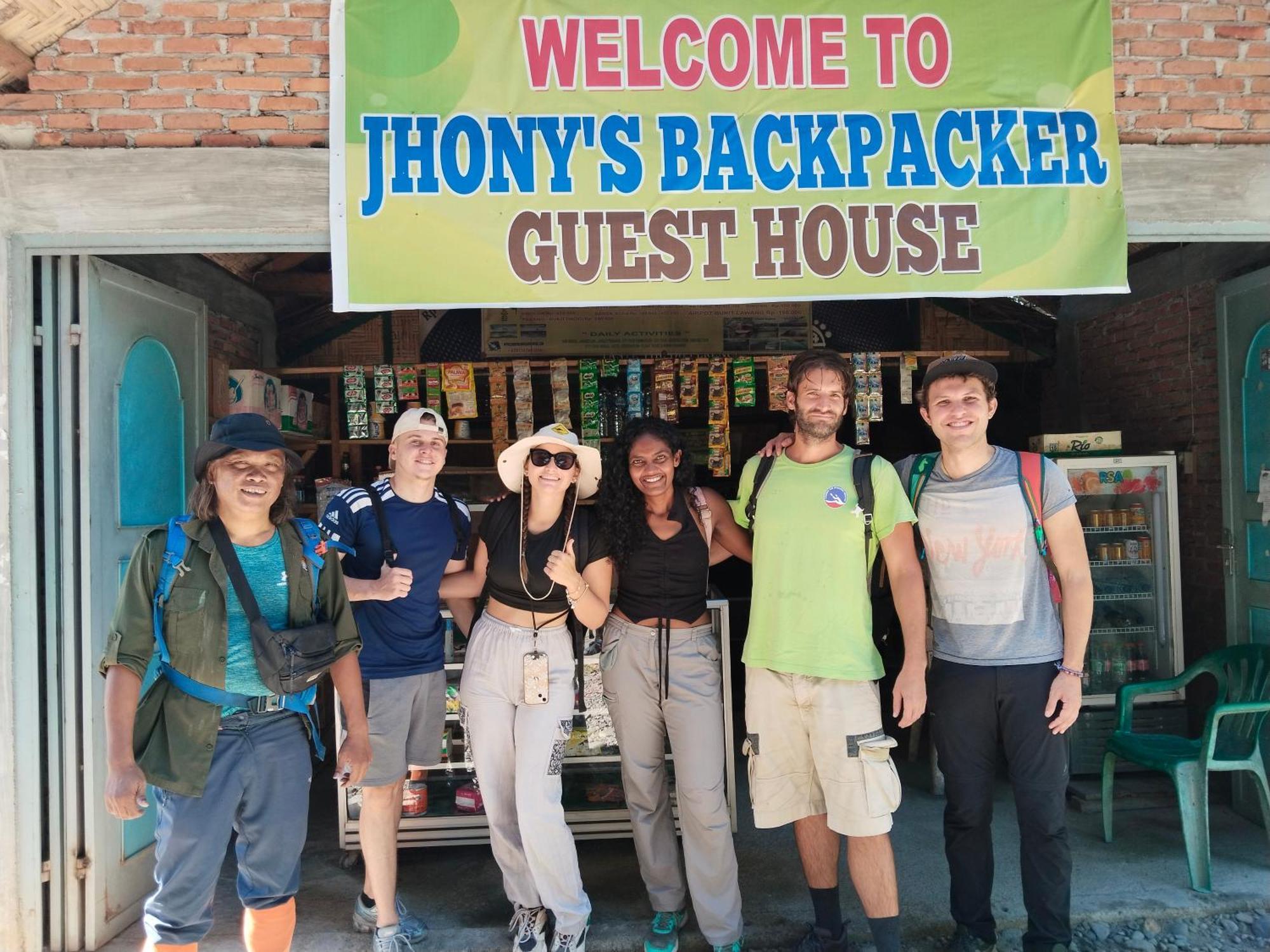 Jhony'S Backpacker-Guest House Only Stay Here Book Treking With Us Bukit Lawang Exterior foto