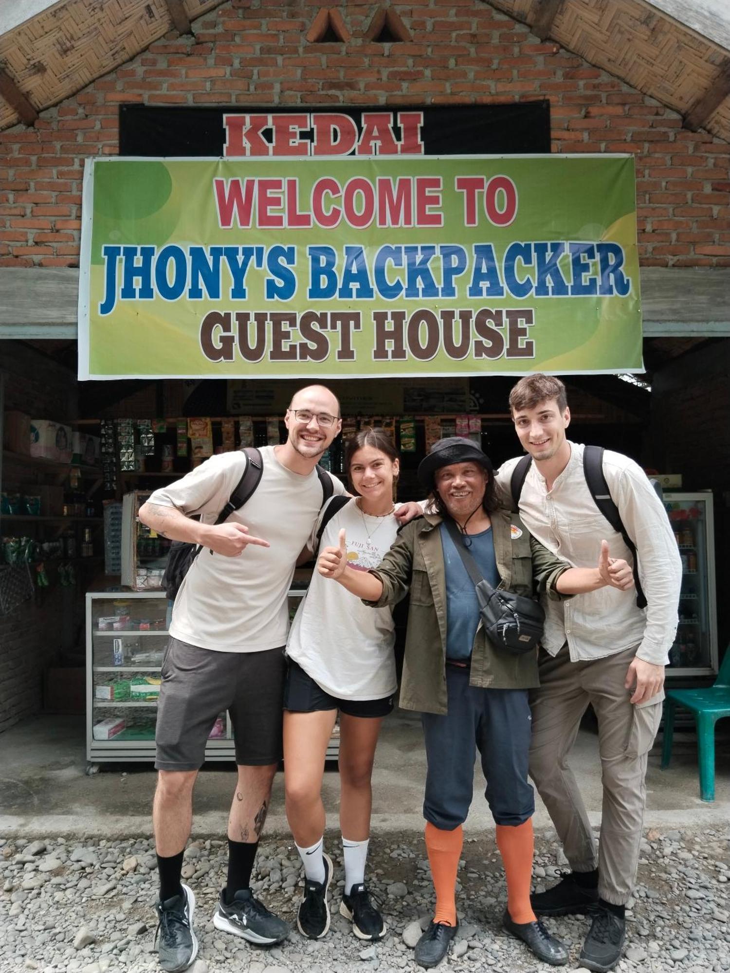 Jhony'S Backpacker-Guest House Only Stay Here Book Treking With Us Bukit Lawang Exterior foto