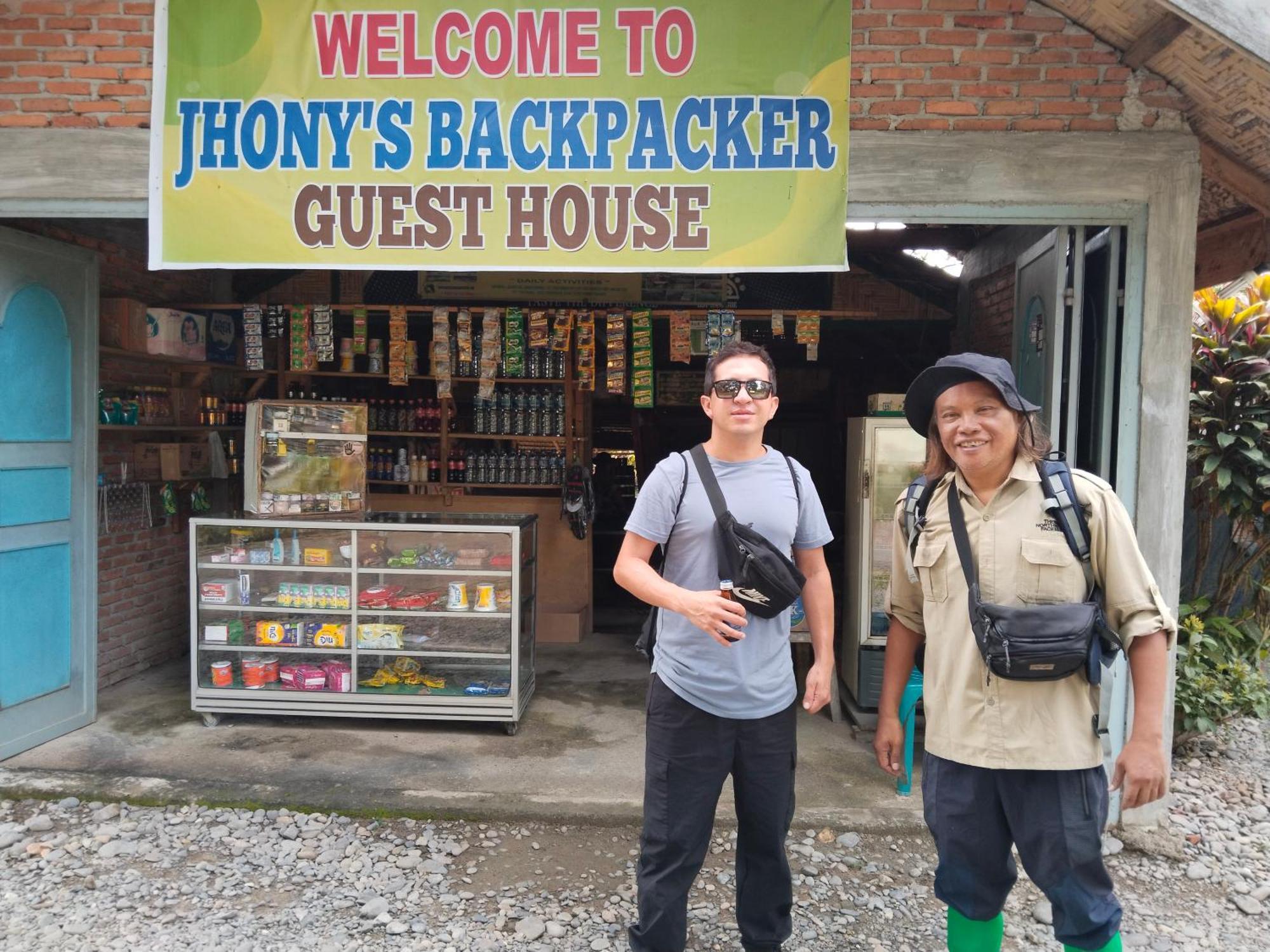 Jhony'S Backpacker-Guest House Only Stay Here Book Treking With Us Bukit Lawang Exterior foto