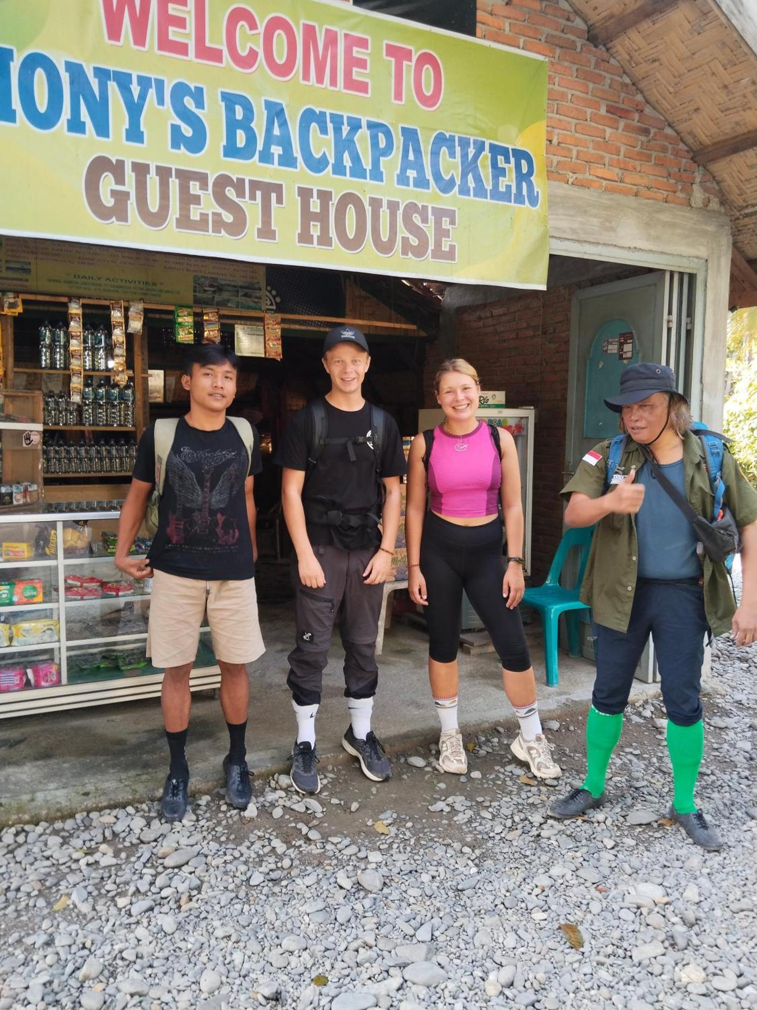 Jhony'S Backpacker-Guest House Only Stay Here Book Treking With Us Bukit Lawang Exterior foto