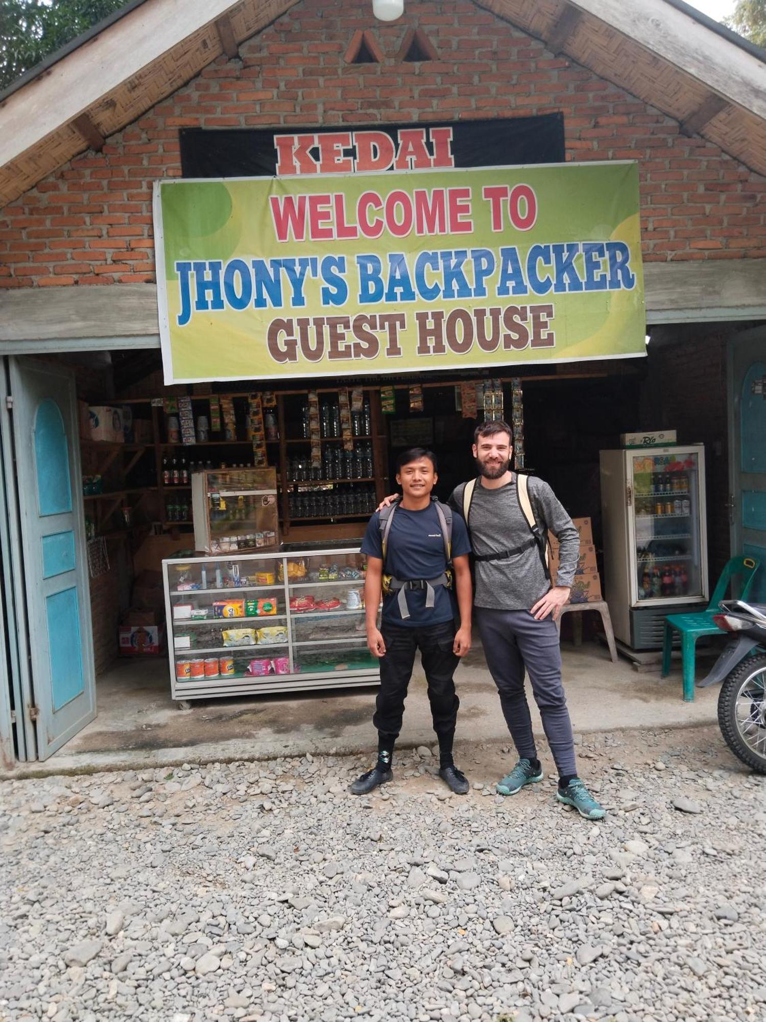 Jhony'S Backpacker-Guest House Only Stay Here Book Treking With Us Bukit Lawang Exterior foto