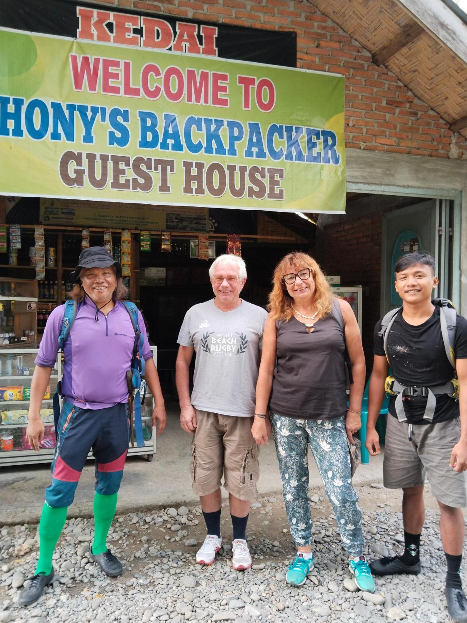 Jhony'S Backpacker-Guest House Only Stay Here Book Treking With Us Bukit Lawang Exterior foto
