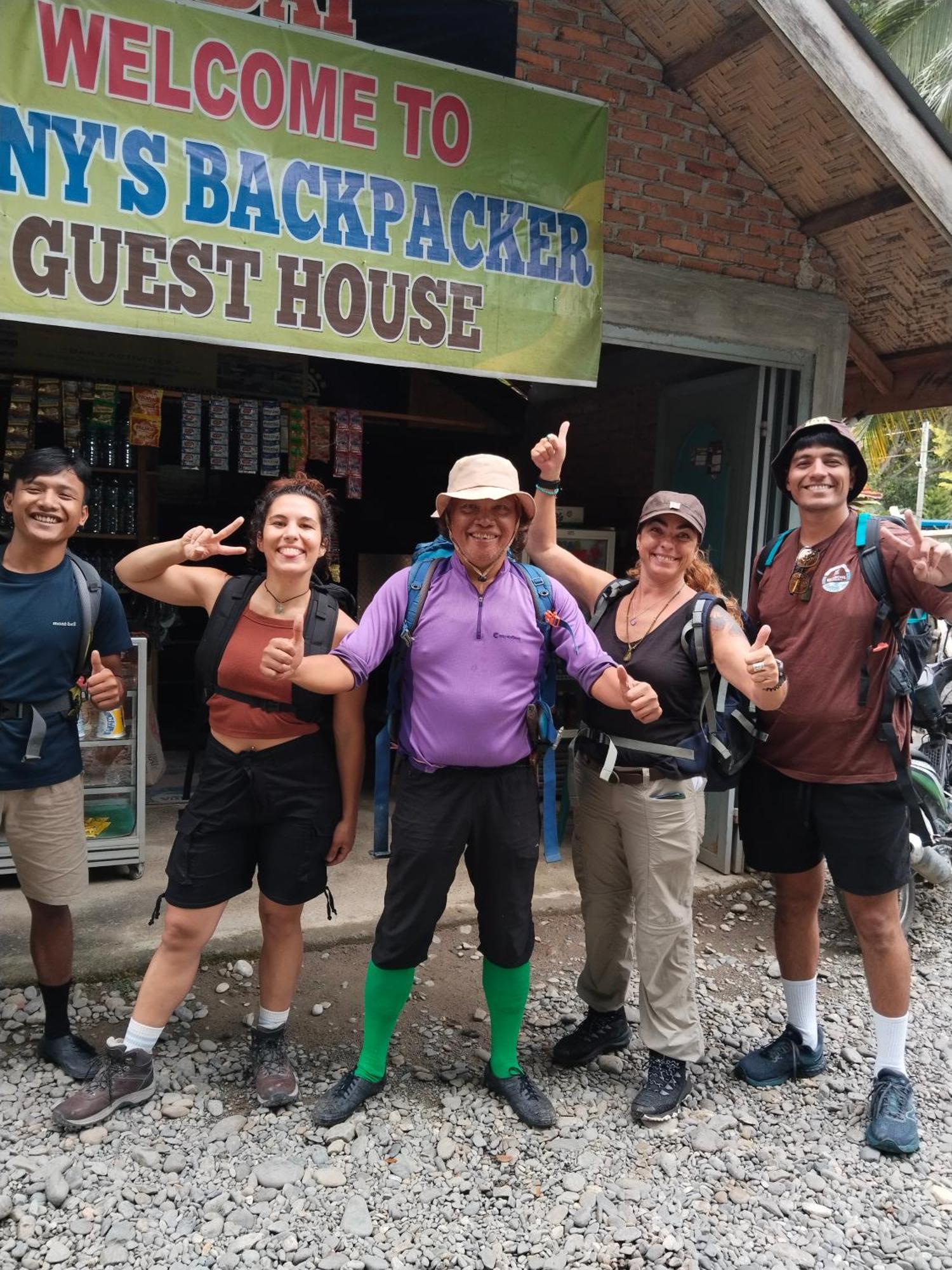 Jhony'S Backpacker-Guest House Only Stay Here Book Treking With Us Bukit Lawang Exterior foto