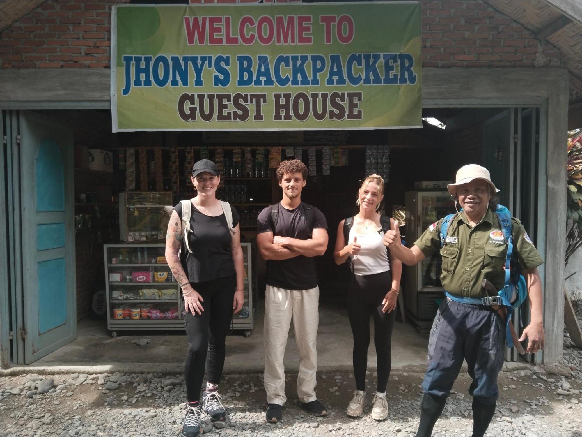 Jhony'S Backpacker-Guest House Only Stay Here Book Treking With Us Bukit Lawang Exterior foto